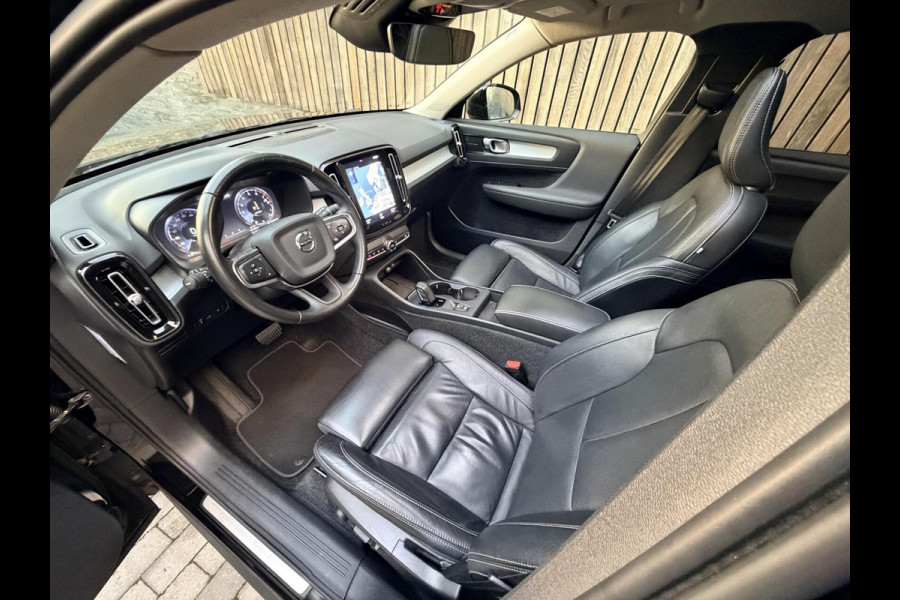 Volvo XC40 1.5 T4 Recharge R-Design Automaat | Panoramadak | LED verlichting | Sportstoelen leer | DAB | Apple CarPlay | 360 graden camera