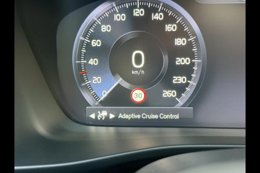 Volvo XC40 1.5 T4 Recharge R-Design Automaat | Panoramadak | LED verlichting | Sportstoelen leer | DAB | Apple CarPlay | 360 graden camera