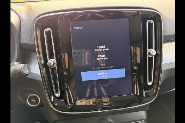 Volvo XC40 1.5 T4 Recharge R-Design Automaat | Panoramadak | LED verlichting | Sportstoelen leer | DAB | Apple CarPlay | 360 graden camera