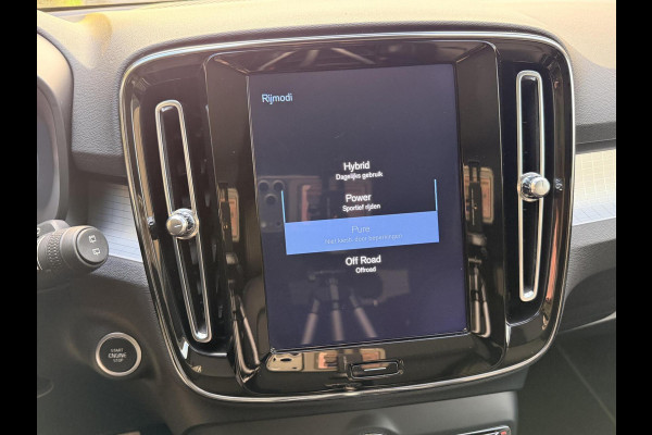 Volvo XC40 1.5 T4 Recharge R-Design Automaat | Panoramadak | LED verlichting | Sportstoelen leer | DAB | Apple CarPlay | 360 graden camera