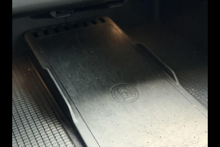 Volvo XC40 1.5 T4 Recharge R-Design Automaat | Panoramadak | LED verlichting | Sportstoelen leer | DAB | Apple CarPlay | 360 graden camera