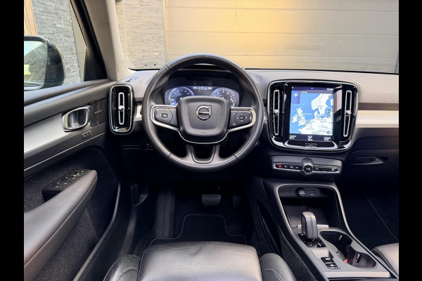 Volvo XC40 1.5 T4 Recharge R-Design Automaat | Panoramadak | LED verlichting | Sportstoelen leer | DAB | Apple CarPlay | 360 graden camera