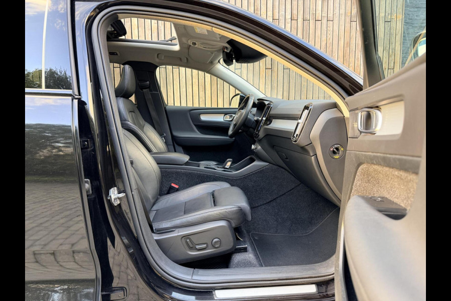 Volvo XC40 1.5 T4 Recharge R-Design Automaat | Panoramadak | LED verlichting | Sportstoelen leer | DAB | Apple CarPlay | 360 graden camera