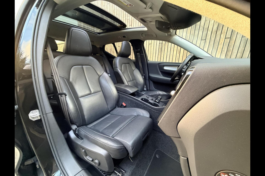 Volvo XC40 1.5 T4 Recharge R-Design Automaat | Panoramadak | LED verlichting | Sportstoelen leer | DAB | Apple CarPlay | 360 graden camera