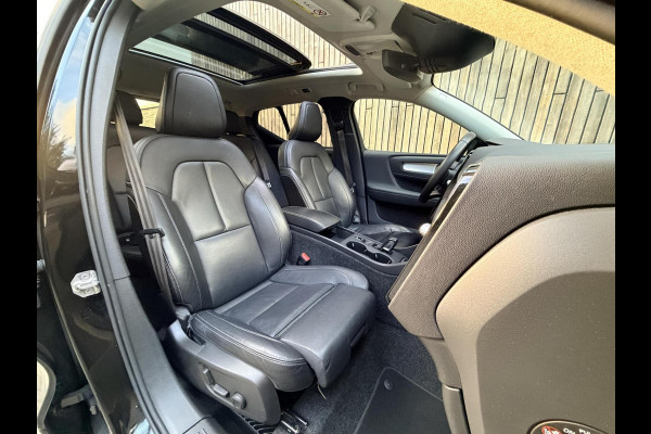 Volvo XC40 1.5 T4 Recharge R-Design Automaat | Panoramadak | LED verlichting | Sportstoelen leer | DAB | Apple CarPlay | 360 graden camera