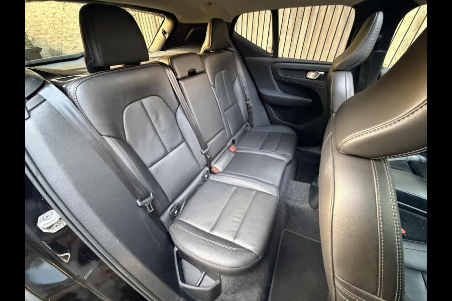 Volvo XC40 1.5 T4 Recharge R-Design Automaat | Panoramadak | LED verlichting | Sportstoelen leer | DAB | Apple CarPlay | 360 graden camera