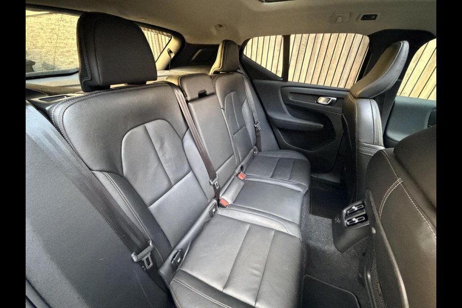 Volvo XC40 1.5 T4 Recharge R-Design Automaat | Panoramadak | LED verlichting | Sportstoelen leer | DAB | Apple CarPlay | 360 graden camera