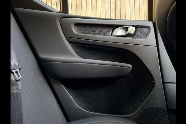 Volvo XC40 1.5 T4 Recharge R-Design Automaat | Panoramadak | LED verlichting | Sportstoelen leer | DAB | Apple CarPlay | 360 graden camera