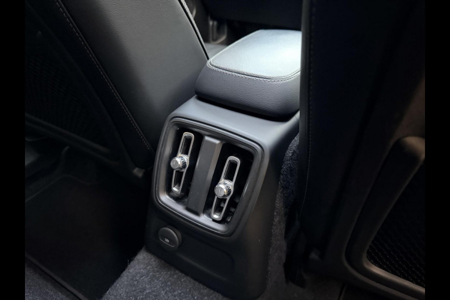 Volvo XC40 1.5 T4 Recharge R-Design Automaat | Panoramadak | LED verlichting | Sportstoelen leer | DAB | Apple CarPlay | 360 graden camera