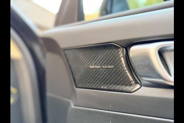 Volvo XC40 1.5 T4 Recharge R-Design Automaat | Panoramadak | LED verlichting | Sportstoelen leer | DAB | Apple CarPlay | 360 graden camera