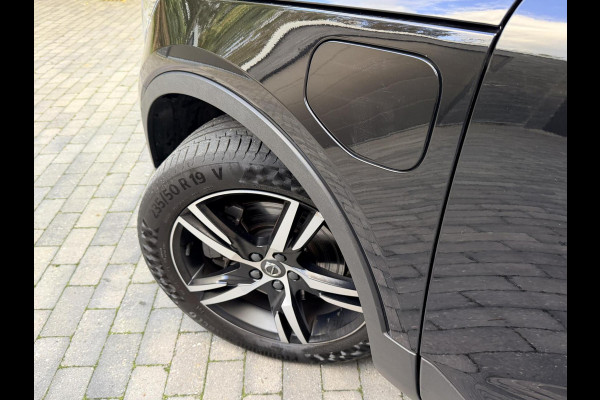 Volvo XC40 1.5 T4 Recharge R-Design Automaat | Panoramadak | LED verlichting | Sportstoelen leer | DAB | Apple CarPlay | 360 graden camera