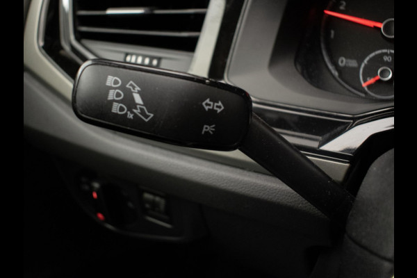 Volkswagen Polo 1.0 TSI Sport (APPLE CARPLAY,NAVI,CRUISE,PDC,CAMERA,SPORTSTOELEN,GETINT,CLIMATE,NETTESTAAT) Volkswagen Polo 1.0 TSI Sport (APPLE CARPLAY,NAVI,CRUISE,PDC,CAMERA,SPORTSTOELEN,GETINT,CLIMATE,NETTESTAAT)