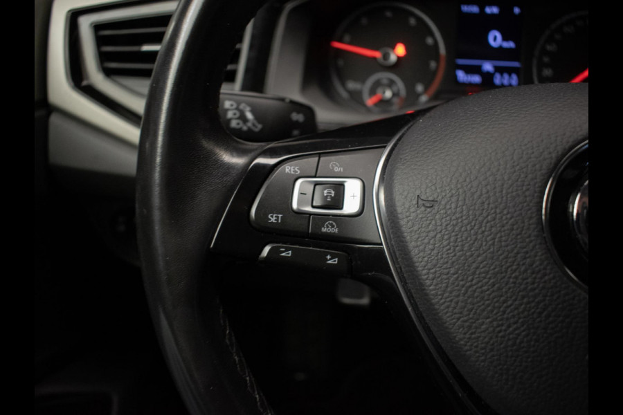 Volkswagen Polo 1.0 TSI Sport (APPLE CARPLAY,NAVI,CRUISE,PDC,CAMERA,SPORTSTOELEN,GETINT,CLIMATE,NETTESTAAT) Volkswagen Polo 1.0 TSI Sport (APPLE CARPLAY,NAVI,CRUISE,PDC,CAMERA,SPORTSTOELEN,GETINT,CLIMATE,NETTESTAAT)