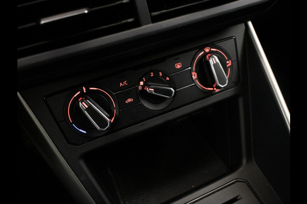Volkswagen Polo 1.0 TSI Sport (APPLE CARPLAY,NAVI,CRUISE,PDC,CAMERA,SPORTSTOELEN,GETINT,CLIMATE,NETTESTAAT) Volkswagen Polo 1.0 TSI Sport (APPLE CARPLAY,NAVI,CRUISE,PDC,CAMERA,SPORTSTOELEN,GETINT,CLIMATE,NETTESTAAT)
