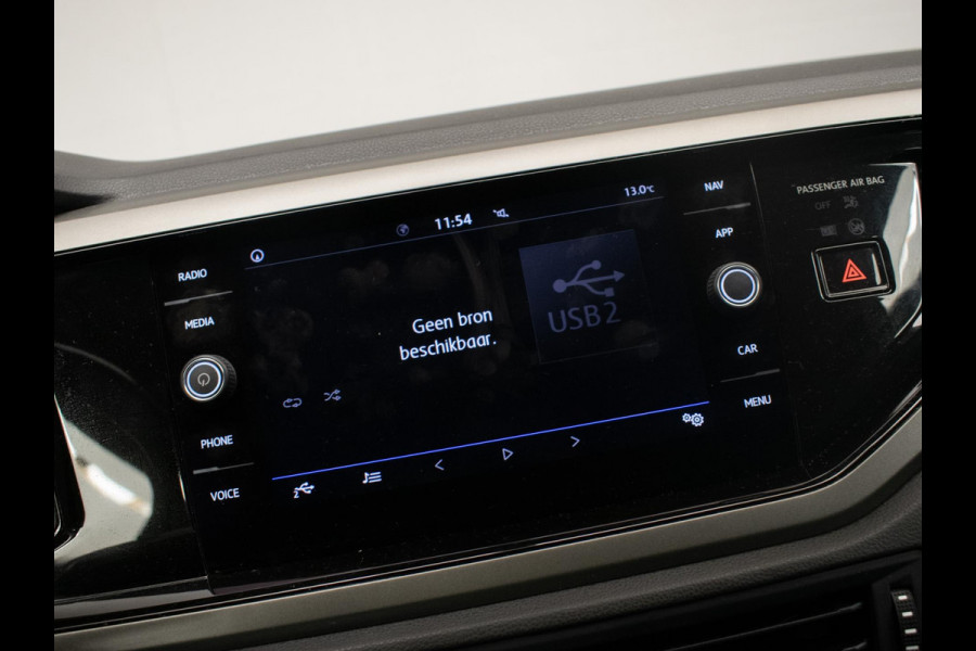 Volkswagen Polo 1.0 TSI Sport (APPLE CARPLAY,NAVI,CRUISE,PDC,CAMERA,SPORTSTOELEN,GETINT,CLIMATE,NETTESTAAT) Volkswagen Polo 1.0 TSI Sport (APPLE CARPLAY,NAVI,CRUISE,PDC,CAMERA,SPORTSTOELEN,GETINT,CLIMATE,NETTESTAAT)