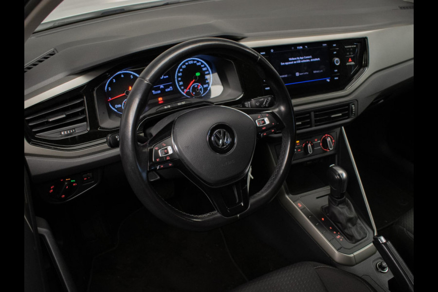 Volkswagen Polo 1.0 TSI Sport (APPLE CARPLAY,NAVI,CRUISE,PDC,CAMERA,SPORTSTOELEN,GETINT,CLIMATE,NETTESTAAT) Volkswagen Polo 1.0 TSI Sport (APPLE CARPLAY,NAVI,CRUISE,PDC,CAMERA,SPORTSTOELEN,GETINT,CLIMATE,NETTESTAAT)