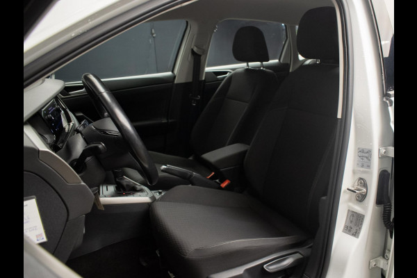 Volkswagen Polo 1.0 TSI Sport (APPLE CARPLAY,NAVI,CRUISE,PDC,CAMERA,SPORTSTOELEN,GETINT,CLIMATE,NETTESTAAT) Volkswagen Polo 1.0 TSI Sport (APPLE CARPLAY,NAVI,CRUISE,PDC,CAMERA,SPORTSTOELEN,GETINT,CLIMATE,NETTESTAAT)