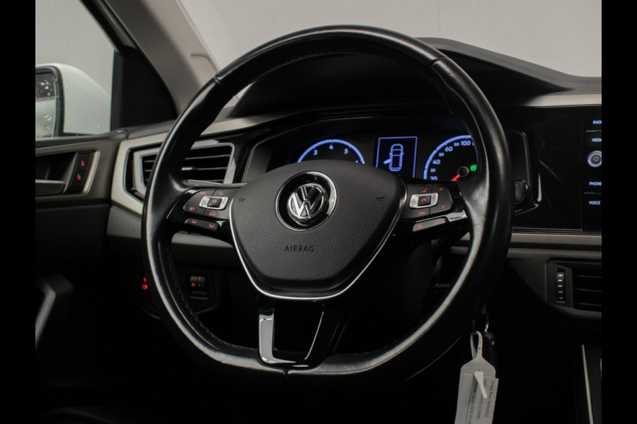 Volkswagen Polo 1.0 TSI Sport (APPLE CARPLAY,NAVI,CRUISE,PDC,CAMERA,SPORTSTOELEN,GETINT,CLIMATE,NETTESTAAT) Volkswagen Polo 1.0 TSI Sport (APPLE CARPLAY,NAVI,CRUISE,PDC,CAMERA,SPORTSTOELEN,GETINT,CLIMATE,NETTESTAAT)