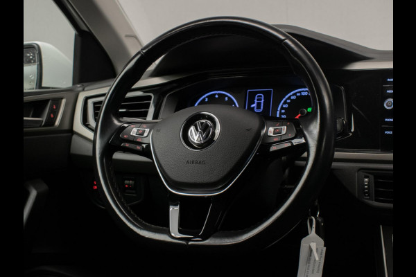 Volkswagen Polo 1.0 TSI Sport (APPLE CARPLAY,NAVI,CRUISE,PDC,CAMERA,SPORTSTOELEN,GETINT,CLIMATE,NETTESTAAT) Volkswagen Polo 1.0 TSI Sport (APPLE CARPLAY,NAVI,CRUISE,PDC,CAMERA,SPORTSTOELEN,GETINT,CLIMATE,NETTESTAAT)