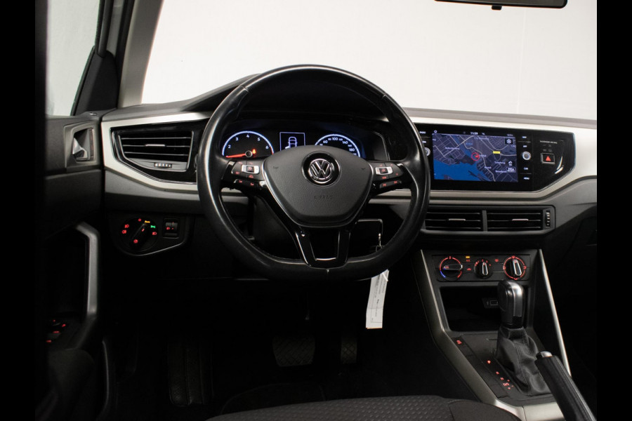 Volkswagen Polo 1.0 TSI Sport (APPLE CARPLAY,NAVI,CRUISE,PDC,CAMERA,SPORTSTOELEN,GETINT,CLIMATE,NETTESTAAT) Volkswagen Polo 1.0 TSI Sport (APPLE CARPLAY,NAVI,CRUISE,PDC,CAMERA,SPORTSTOELEN,GETINT,CLIMATE,NETTESTAAT)