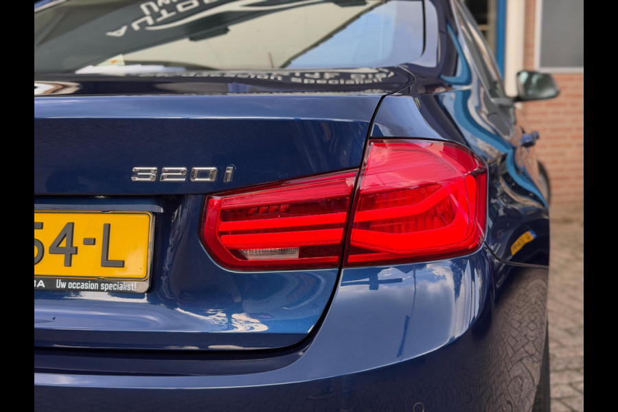 BMW 3-serie 320i Luxury Edition Individual 2018 NAVI LEDER!