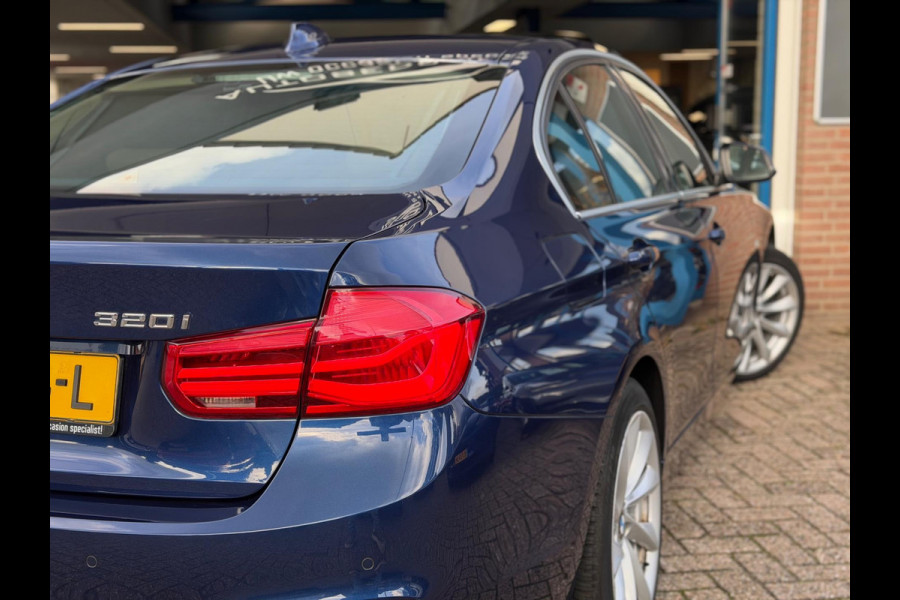 BMW 3-serie 320i Luxury Edition Individual 2018 NAVI LEDER!