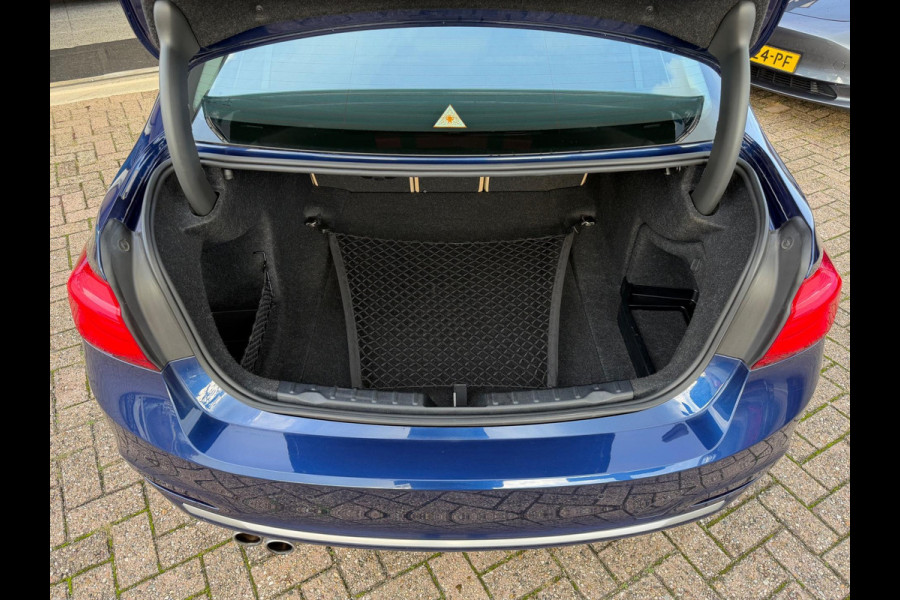 BMW 3-serie 320i Luxury Edition Individual 2018 NAVI LEDER!