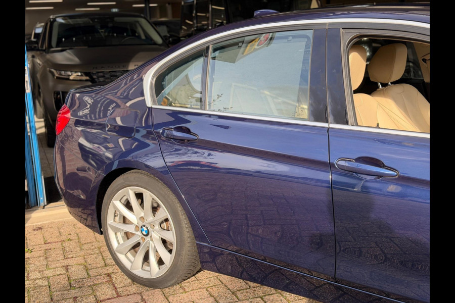 BMW 3-serie 320i Luxury Edition Individual 2018 NAVI LEDER!