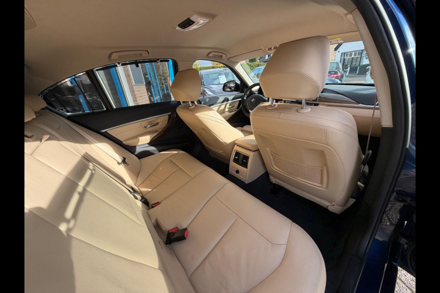 BMW 3-serie 320i Luxury Edition Individual 2018 NAVI LEDER!