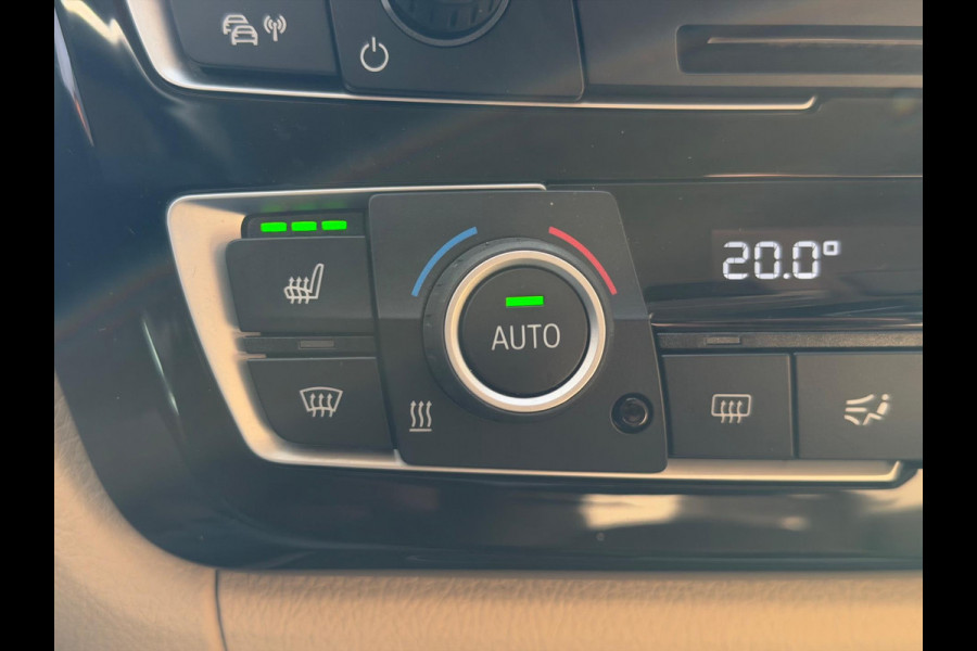 BMW 3-serie 320i Luxury Edition Individual 2018 NAVI LEDER!