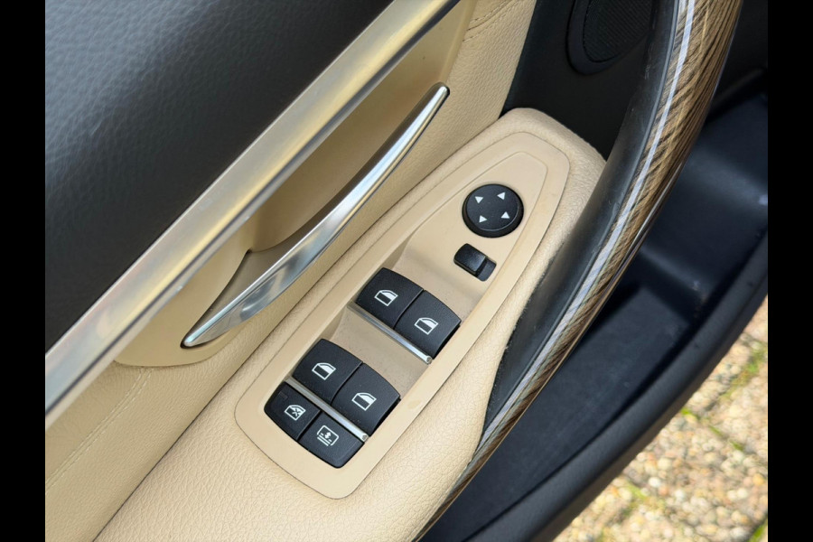 BMW 3-serie 320i Luxury Edition Individual 2018 NAVI LEDER!