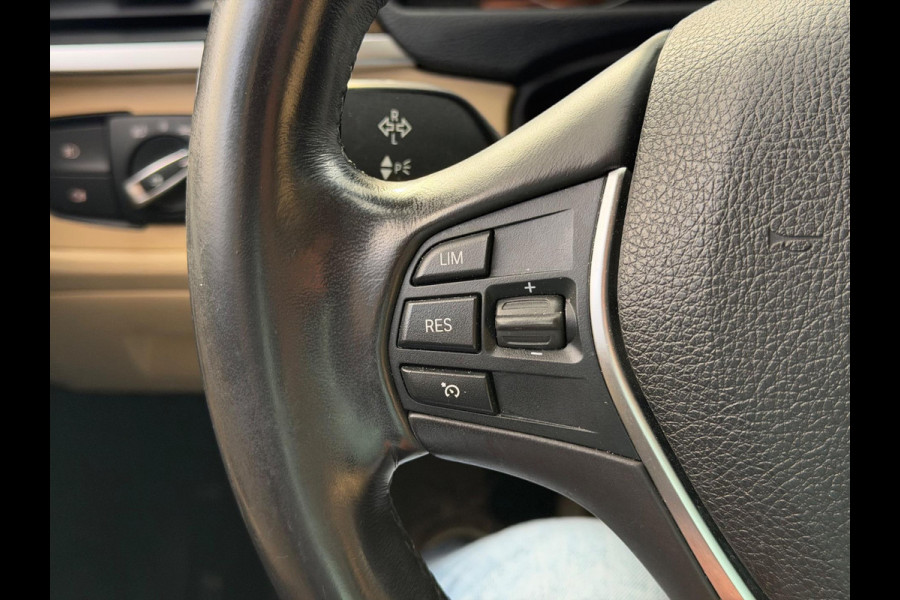 BMW 3-serie 320i Luxury Edition Individual 2018 NAVI LEDER!