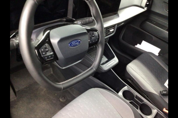Ford E-Transit Cour. Limited 44 kWh 136pk | Winterpack | Verlengde fabrieks garantie tot 08-2029 Ford E-Transit Cour. Limited 44 kWh 136pk | Winterpack | Verlengde fabrieks garantie tot 08-2029