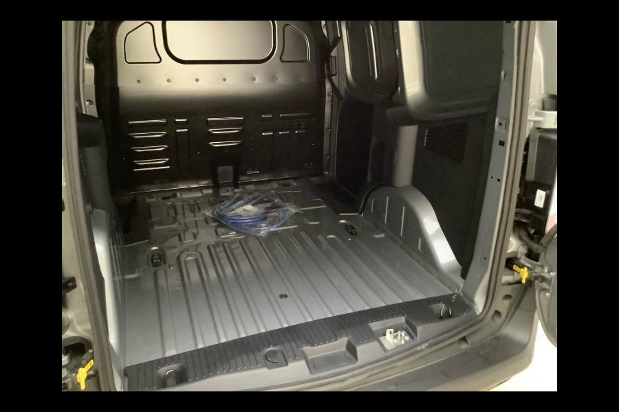 Ford E-Transit Cour. Limited 44 kWh 136pk | Winterpack | Verlengde fabrieks garantie tot 08-2029 Ford E-Transit Cour. Limited 44 kWh 136pk | Winterpack | Verlengde fabrieks garantie tot 08-2029