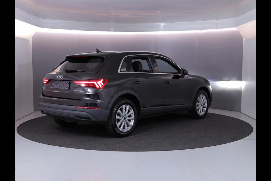 Audi Q3 45 TFSI e Business Edition 245 pk S-tronic | Navigatie | Parkeersensoren | Achteruitrijcamera | Adaptieve cruise control | Stoelverwarming | S-Line interieur |