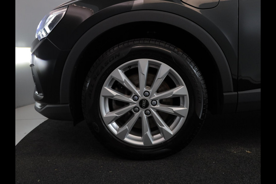 Audi Q3 45 TFSI e Business Edition 245 pk S-tronic | Navigatie | Parkeersensoren | Achteruitrijcamera | Adaptieve cruise control | Stoelverwarming | S-Line interieur |