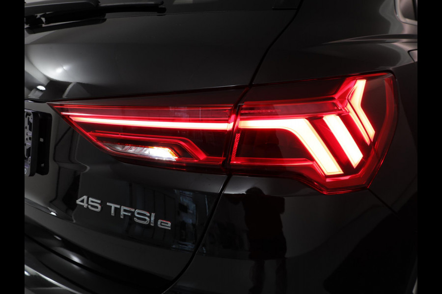 Audi Q3 45 TFSI e Business Edition 245 pk S-tronic | Navigatie | Parkeersensoren | Achteruitrijcamera | Adaptieve cruise control | Stoelverwarming | S-Line interieur |