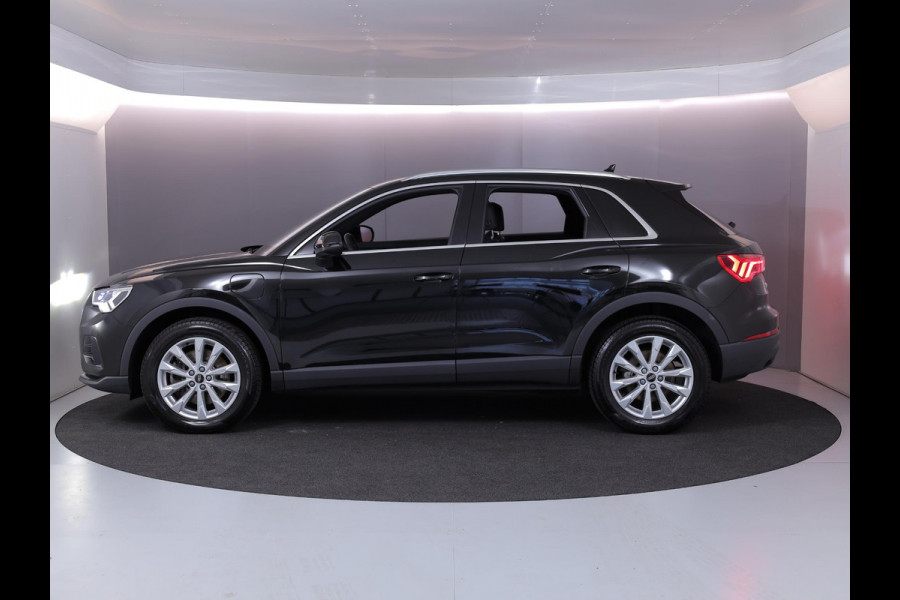 Audi Q3 45 TFSI e Business Edition 245 pk S-tronic | Navigatie | Parkeersensoren | Achteruitrijcamera | Adaptieve cruise control | Stoelverwarming | S-Line interieur |