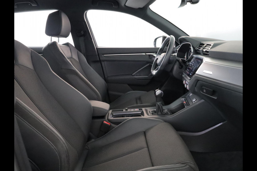 Audi Q3 45 TFSI e Business Edition 245 pk S-tronic | Navigatie | Parkeersensoren | Achteruitrijcamera | Adaptieve cruise control | Stoelverwarming | S-Line interieur |