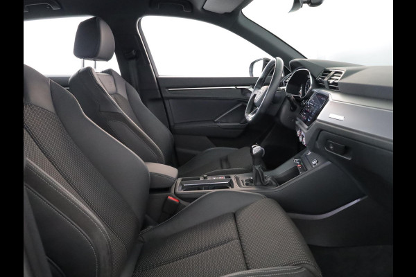 Audi Q3 45 TFSI e Business Edition 245 pk S-tronic | Navigatie | Parkeersensoren | Achteruitrijcamera | Adaptieve cruise control | Stoelverwarming | S-Line interieur |