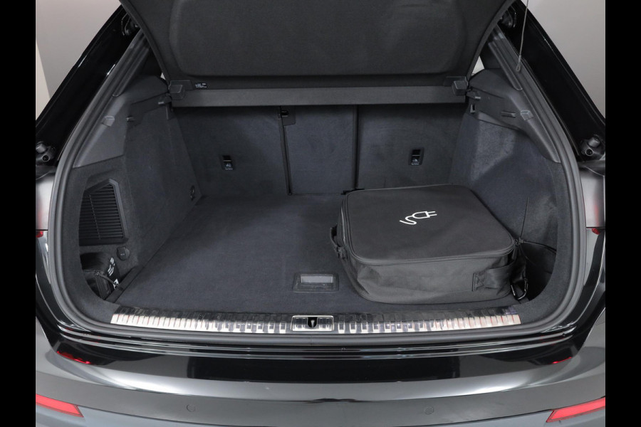 Audi Q3 45 TFSI e Business Edition 245 pk S-tronic | Navigatie | Parkeersensoren | Achteruitrijcamera | Adaptieve cruise control | Stoelverwarming | S-Line interieur |