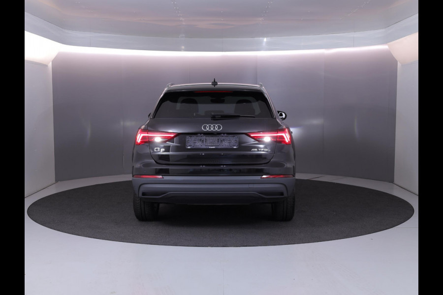 Audi Q3 45 TFSI e Business Edition 245 pk S-tronic | Navigatie | Parkeersensoren | Achteruitrijcamera | Adaptieve cruise control | Stoelverwarming | S-Line interieur |