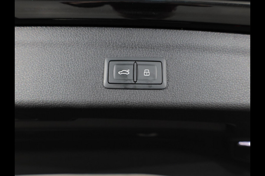 Audi Q3 45 TFSI e Business Edition 245 pk S-tronic | Navigatie | Parkeersensoren | Achteruitrijcamera | Adaptieve cruise control | Stoelverwarming | S-Line interieur |