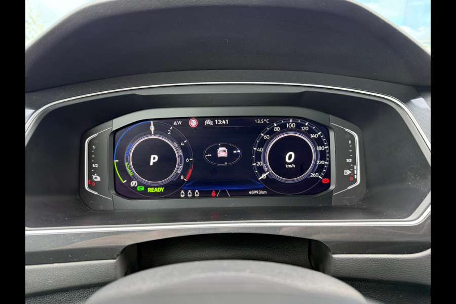 Volkswagen Tiguan 1.4 TSI eHybrid R-Line Business+ - Automaat - Climate - Navi - Camera - Parkeerhulp