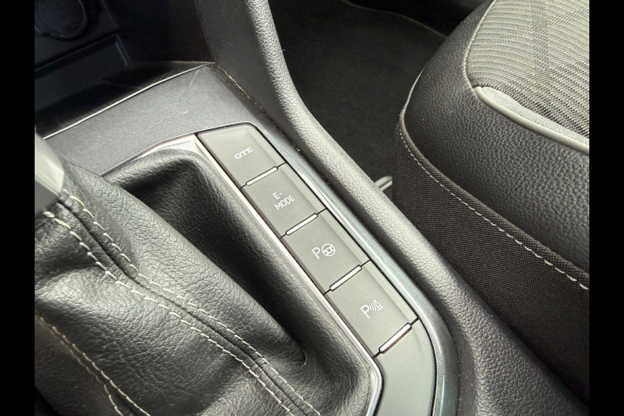 Volkswagen Tiguan 1.4 TSI eHybrid R-Line Business+ - Automaat - Climate - Navi - Camera - Parkeerhulp
