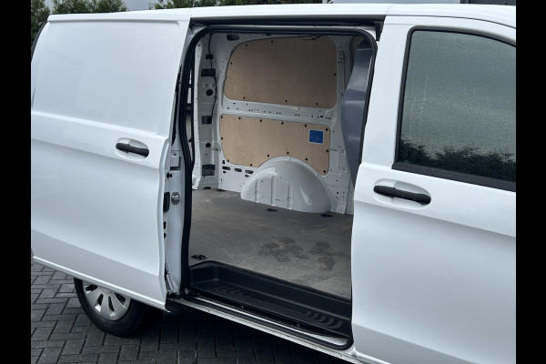 Mercedes-Benz Vito 110 CDI 102 PK RWD / L2H1 / 1e EIG. / 47.247 KM !! / TREKHAAK / ECC AIRCO / CRUISE / BLUETOOTH / PDC Mercedes-Benz Vito 110 CDI 102 PK RWD / L2H1 / 1e EIG. / 47.247 KM !! / TREKHAAK / ECC AIRCO / CRUISE / BLUETOOTH / PDC