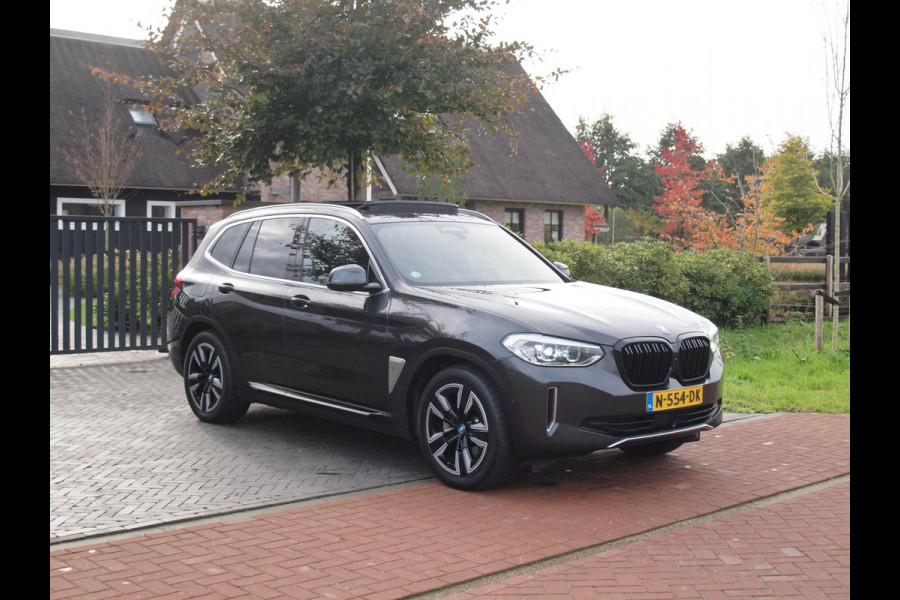 BMW iX3 Executive 80 kWh | Panoramadak | Camera | Trekhaak | Sfeerverlichting | Apple Carplay | BMW iX3 Executive 80 kWh | Panoramadak | Camera | Trekhaak | Sfeerverlichting | Apple Carplay |