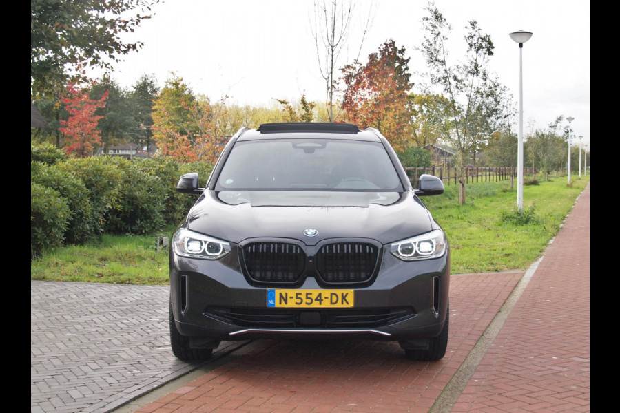 BMW iX3 Executive 80 kWh | Panoramadak | Camera | Trekhaak | Sfeerverlichting | Apple Carplay | BMW iX3 Executive 80 kWh | Panoramadak | Camera | Trekhaak | Sfeerverlichting | Apple Carplay |