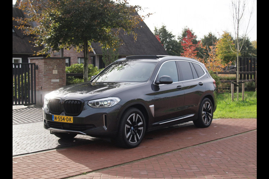 BMW iX3 Executive 80 kWh | Panoramadak | Camera | Trekhaak | Sfeerverlichting | Apple Carplay | BMW iX3 Executive 80 kWh | Panoramadak | Camera | Trekhaak | Sfeerverlichting | Apple Carplay |
