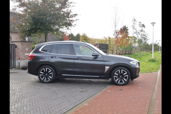 BMW iX3 Executive 80 kWh | Panoramadak | Camera | Trekhaak | Sfeerverlichting | Apple Carplay | BMW iX3 Executive 80 kWh | Panoramadak | Camera | Trekhaak | Sfeerverlichting | Apple Carplay |